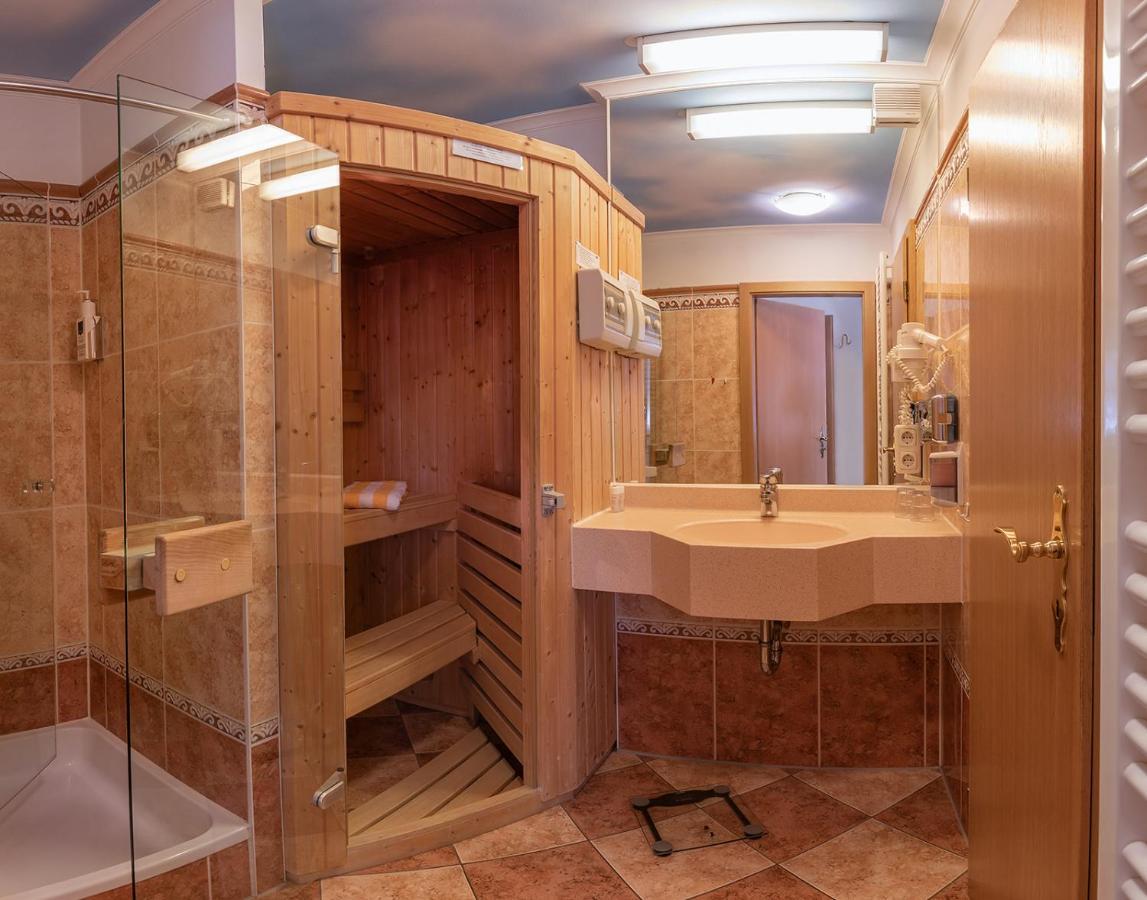 Koenig Ludwig Design Hotel Neu Zimmer Mit Sauna Oder Whirlpool Oder Mehr Altotting Exterior photo