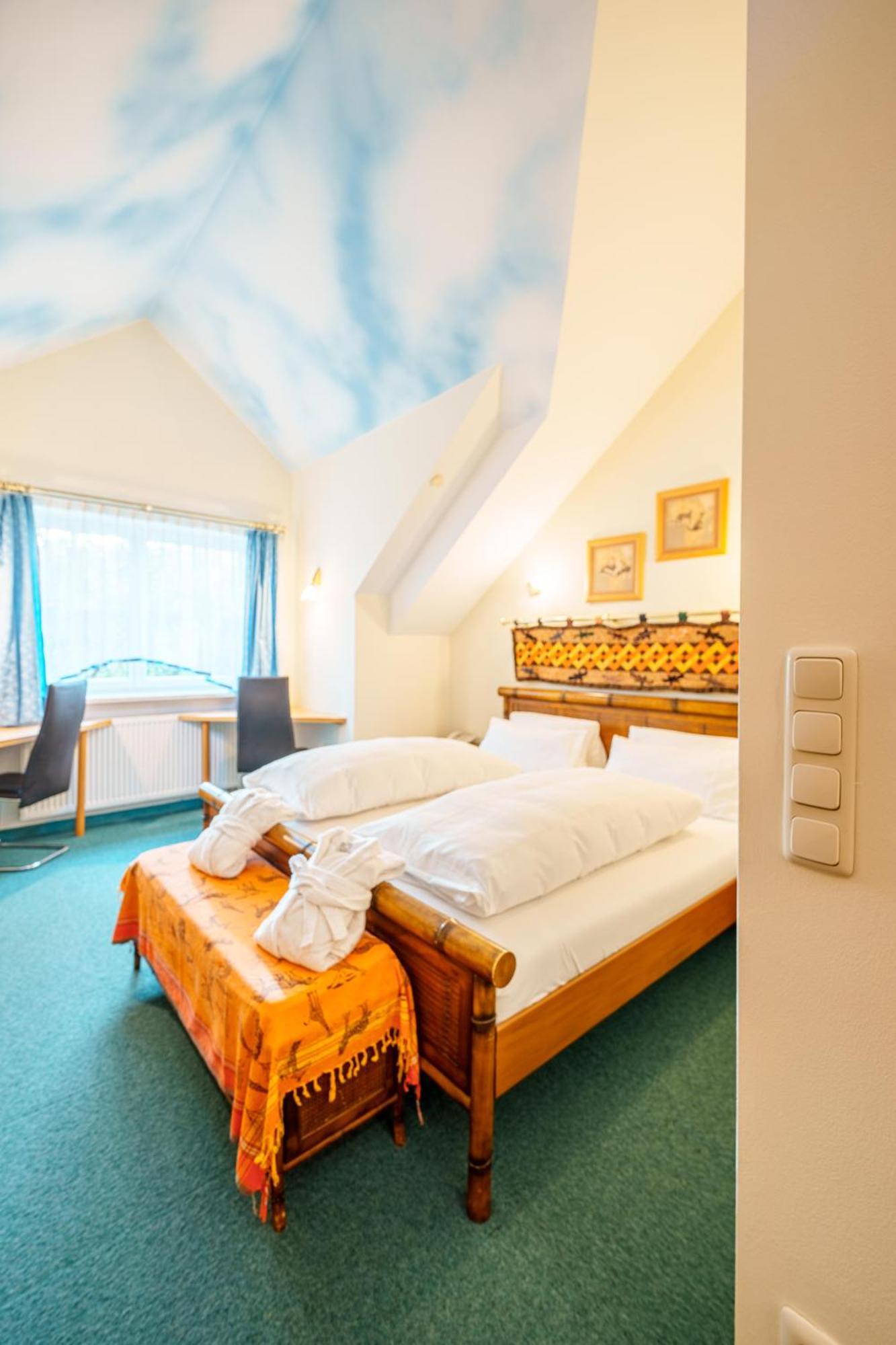 Koenig Ludwig Design Hotel Neu Zimmer Mit Sauna Oder Whirlpool Oder Mehr Altotting Exterior photo