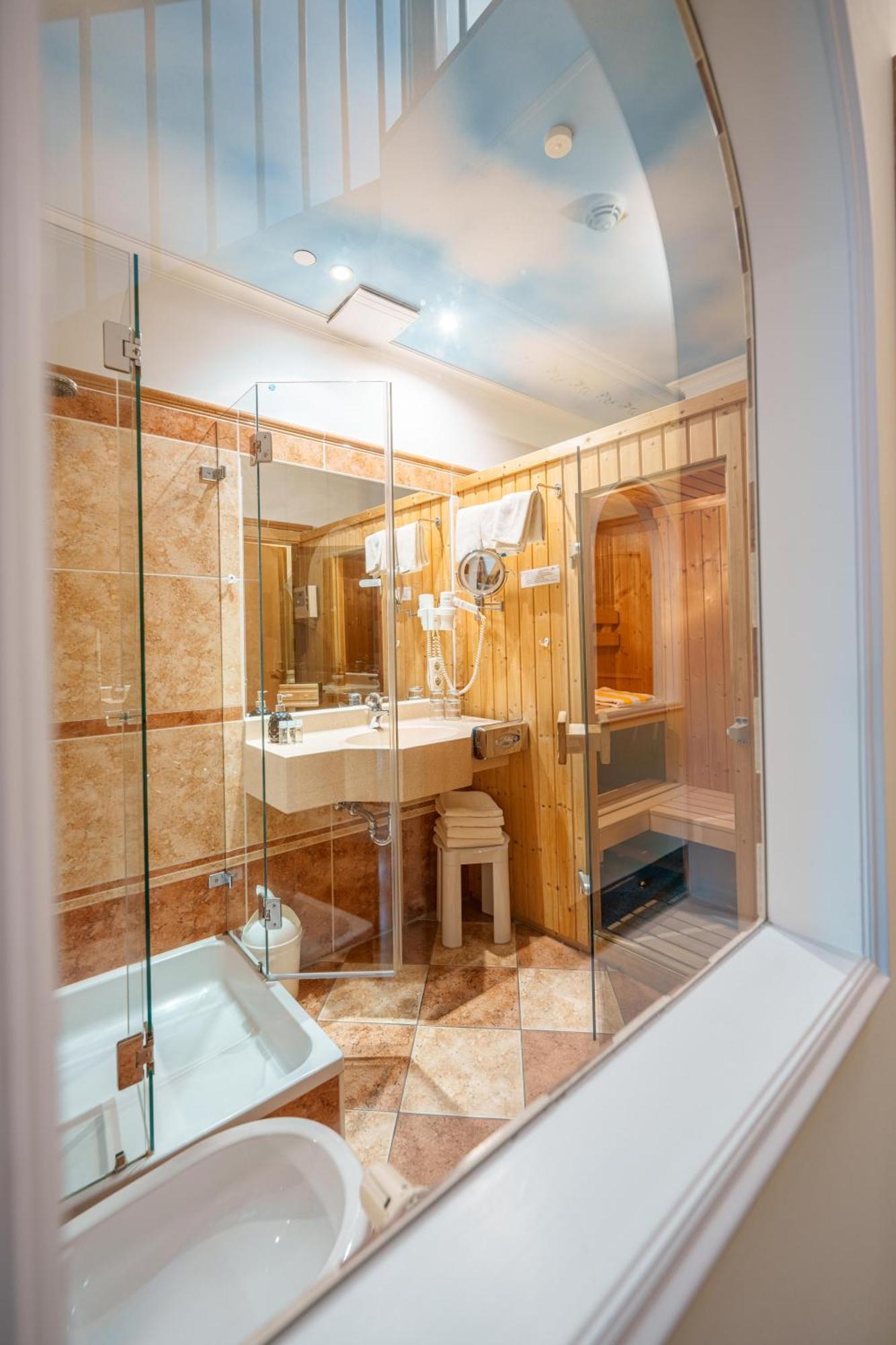 Koenig Ludwig Design Hotel Neu Zimmer Mit Sauna Oder Whirlpool Oder Mehr Altotting Exterior photo