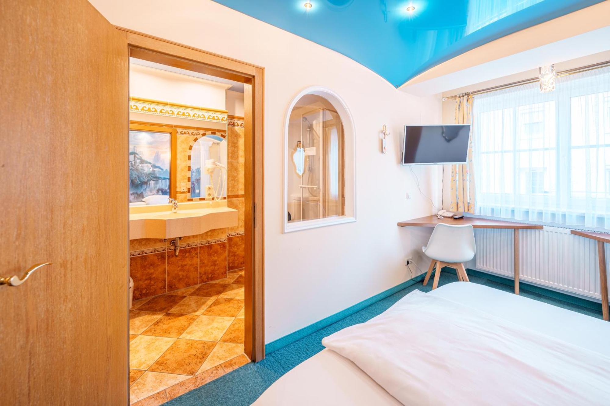 Koenig Ludwig Design Hotel Neu Zimmer Mit Sauna Oder Whirlpool Oder Mehr Altotting Exterior photo