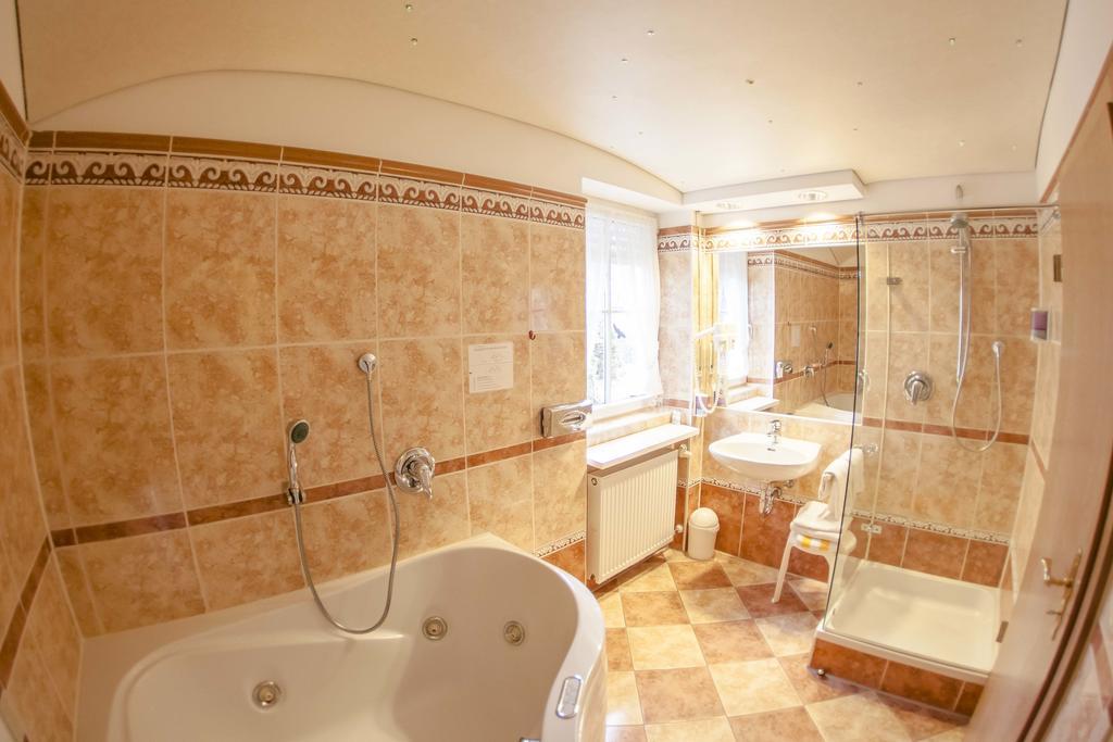 Koenig Ludwig Design Hotel Neu Zimmer Mit Sauna Oder Whirlpool Oder Mehr Altotting Exterior photo